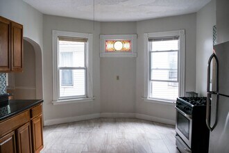 697 Elm St-Unit -2 in New Haven, CT - Building Photo - Building Photo