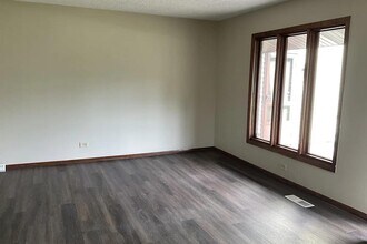 16401 Sherwood Dr in Orland Park, IL - Building Photo - Building Photo