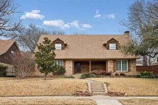 9321 Springwater Dr in Dallas, TX - Building Photo