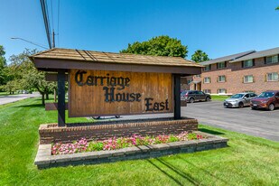 Carriage House East in Manlius, NY - Building Photo
