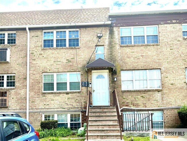 3 College Dr in Edison, NJ - Building Photo - Building Photo