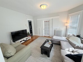 30 Leonard St, Unit 2 in Somerville, MA - Foto de edificio - Building Photo