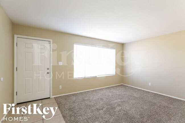 property at 1633 W Charleston Ave