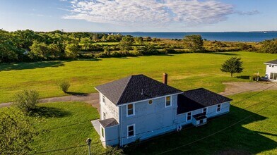 736 Sconitcut Rd in Fairhaven, MA - Building Photo - Building Photo