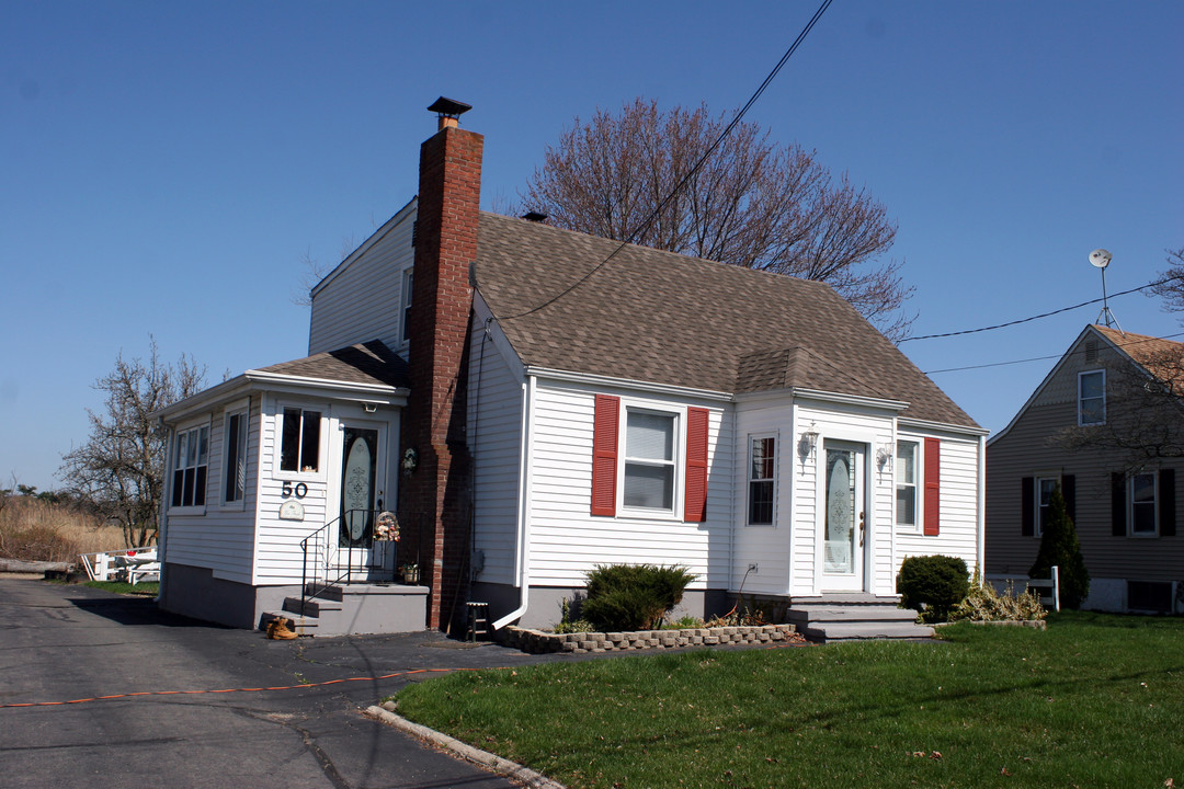 50 Vista Dr in East Haven, CT - Building Photo