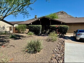 1332 W Joan De Arc Ave in Phoenix, AZ - Building Photo - Building Photo