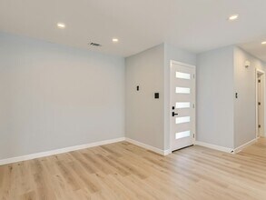 10608 Barnhill Dr in Austin, TX - Building Photo - Building Photo