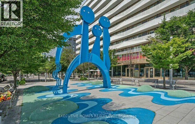 180 Mill St in Toronto, ON - Building Photo - Building Photo