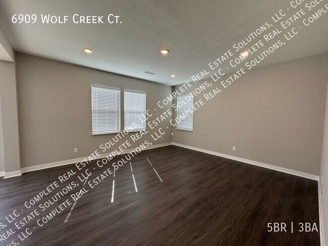 6909 Wolf Crk Ct in Whitestown, IN - Building Photo - Building Photo