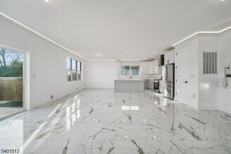 19 Mountain Ave in Mahwah, NJ - Building Photo - Building Photo