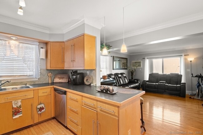 20 Daly St in Stamford, CT - Building Photo - Building Photo