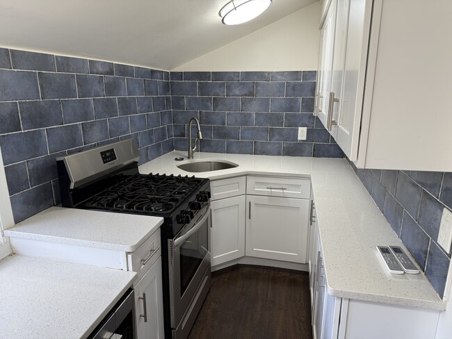 523 Seventh Ave, Unit Top. Floor
