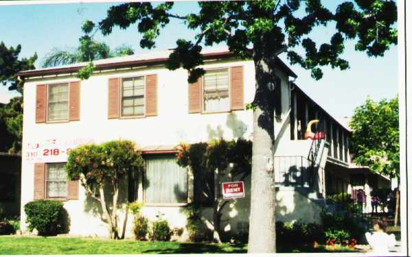 1960 Cedar Ave in Long Beach, CA - Building Photo