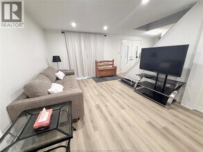 10664 Atwater Crescent in Windsor, ON - Building Photo - Building Photo
