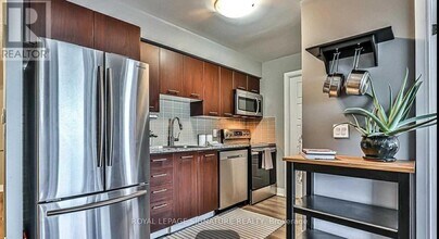 125 Village Green Square in Toronto, ON - Building Photo - Building Photo