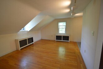 70 Memorial Blvd, Unit 2 in Newport, RI - Building Photo - Building Photo
