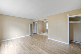 Kirkham Heights Apartments in San Francisco, CA - Building Photo - Interior Photo