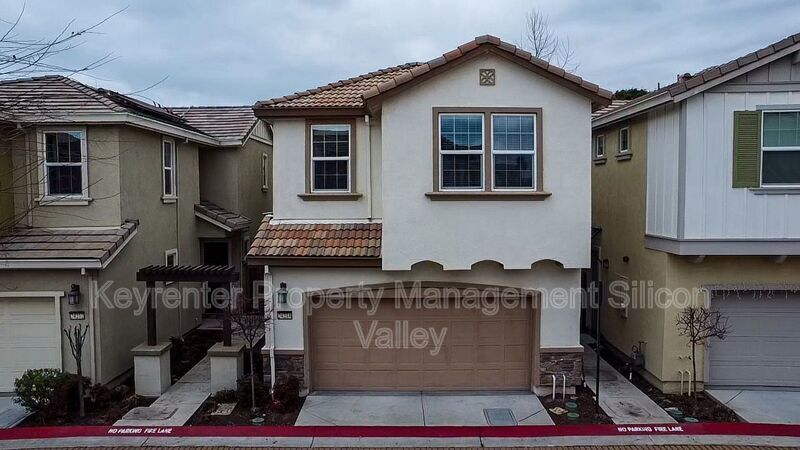 24216 Nora Cir in Hayward, CA - Building Photo