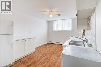 807 Robinson St in Burlington, ON - Building Photo - Building Photo