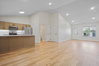 117 Eiche Dr in Slinger, WI - Building Photo - Building Photo