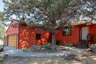 2741 NE Laramie Way in Bend, OR - Building Photo