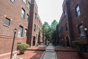 3832.5 N Fremont St, Unit E4 in Chicago, IL - Building Photo