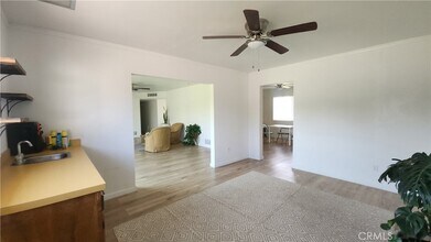 6016 Ashwood St in Bakersfield, CA - Foto de edificio - Building Photo