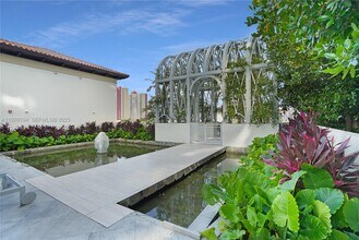 250 Sunny Isles Blvd in Sunny Isles Beach, FL - Building Photo - Building Photo