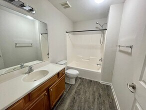 1320 Hendrix Rd-Unit -Unit 301 in Tallahassee, FL - Building Photo - Building Photo