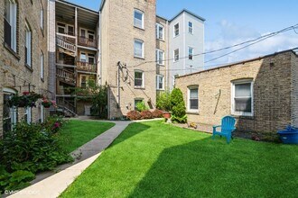 6885 N Overhill Ave in Chicago, IL - Foto de edificio - Building Photo