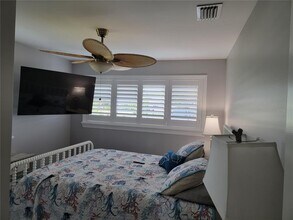 315 Crescent Ct E in Bradenton, FL - Building Photo - Building Photo