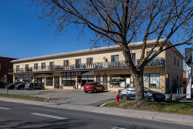 9865 Saint-Michel in Montréal, QC - Building Photo - Building Photo