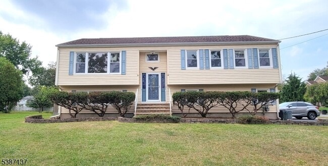 164 Little Falls Rd in Fairfield, NJ - Building Photo - Building Photo
