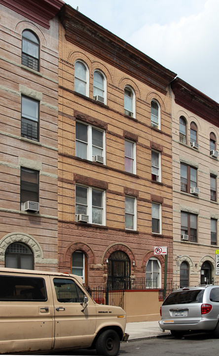 80 Kingston Ave in Brooklyn, NY - Building Photo