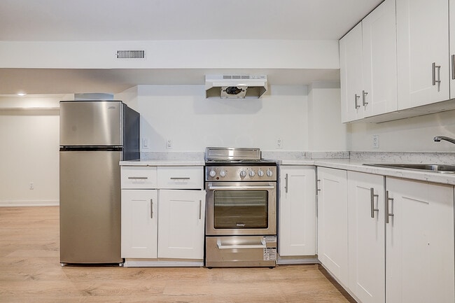 96 Wiltshire Ave in Toronto, ON - Building Photo - Building Photo