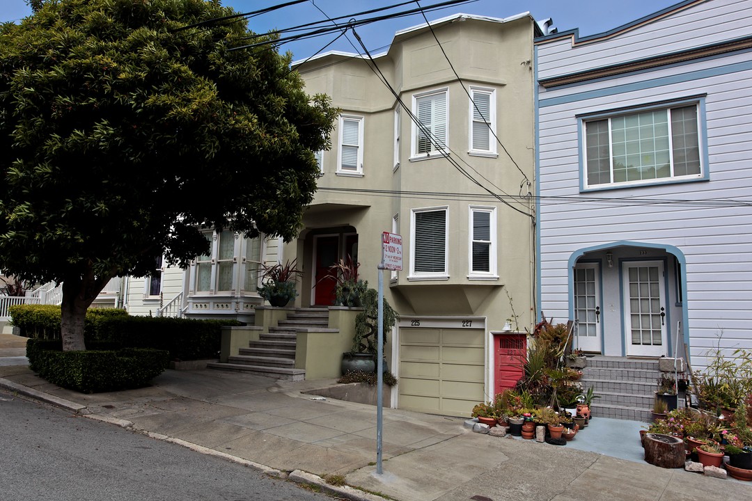 225 Hoffman Ave in San Francisco, CA - Building Photo