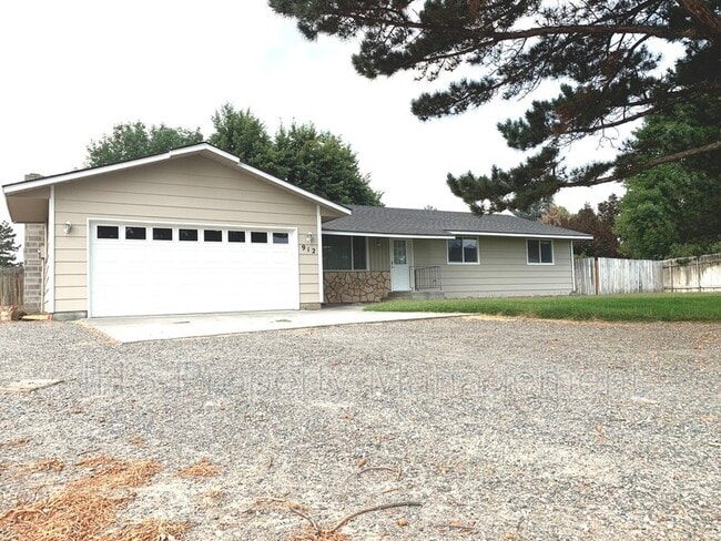 property at 912 E Eastlake Dr
