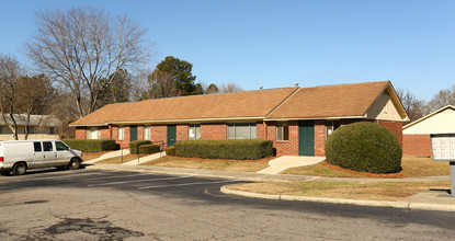 Edisto Plaza Apartments in Johnston, SC - Building Photo - Building Photo