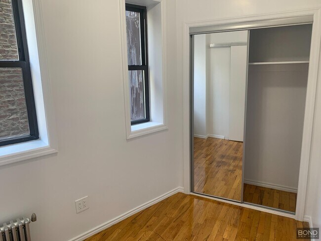 717 9th Ave in New York, NY - Building Photo - Building Photo