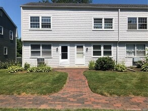 25 Riverside Dr in Clinton, CT - Building Photo - Building Photo