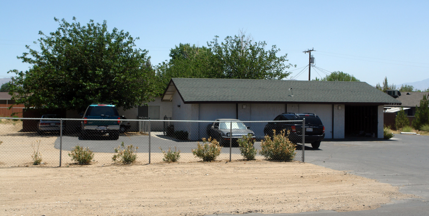 15481 Rancherias Rd in Apple Valley, CA - Building Photo