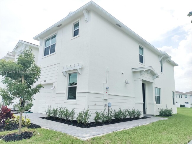 400 SE Crossoak Ln in Port St. Lucie, FL - Building Photo - Building Photo