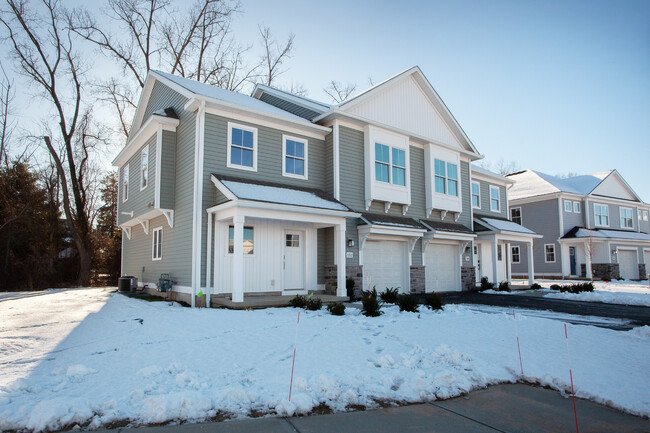 The Grand Meadows in East Granby, CT - Foto de edificio - Building Photo