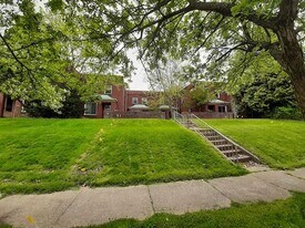 461 W 3rd St, Unit Unit 2 in Mansfield, OH - Building Photo