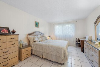 225 Bonnie Blvd in Palm Springs, FL - Building Photo - Building Photo