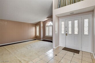 8344 Snowmass Dr in Las Vegas, NV - Building Photo - Building Photo