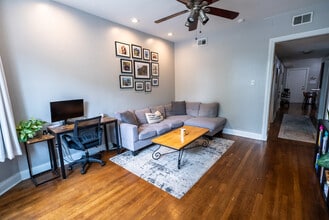 3850 W Diversey Ave, Unit 2 in Chicago, IL - Building Photo - Building Photo