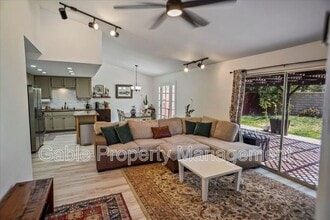 15732 Rosehaven Ln in Santa Clarita, CA - Building Photo - Building Photo