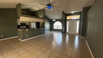 2811 40th St SW in Lehigh Acres, FL - Building Photo - Building Photo