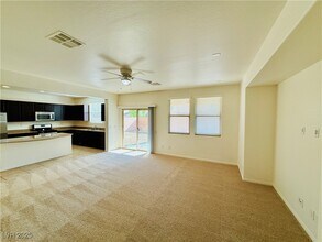 7056 Ipe Wood Rd in Las Vegas, NV - Building Photo - Building Photo